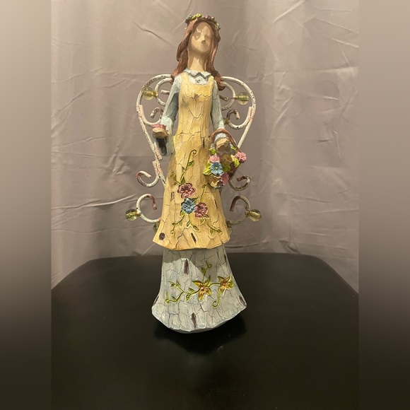 Tii Collection Resin Woodland style Angel with Basket of Flowers. Like New. - Picture 1 of 4